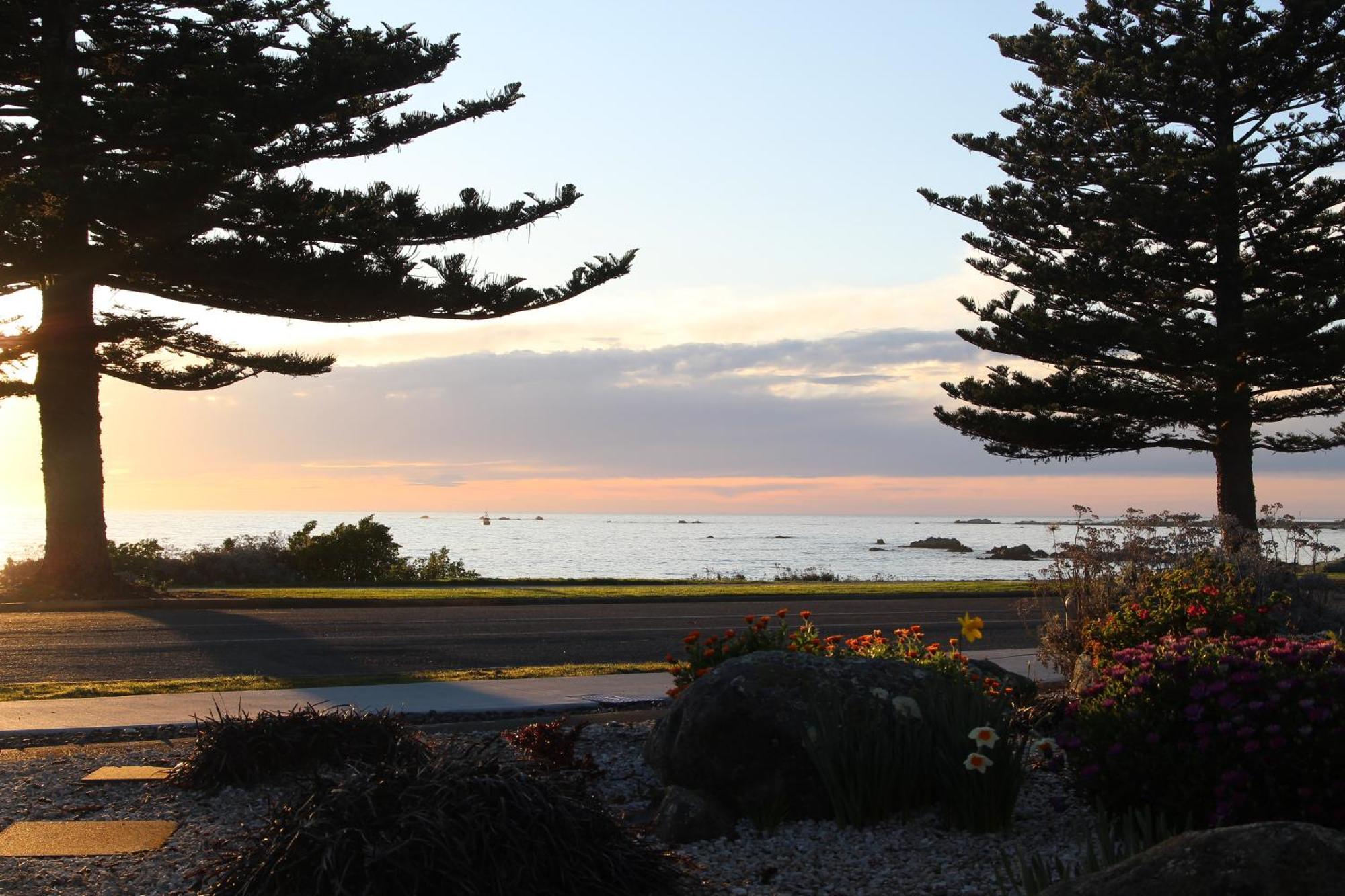 Sierra Beachfront Motel Kaikoura Esterno foto